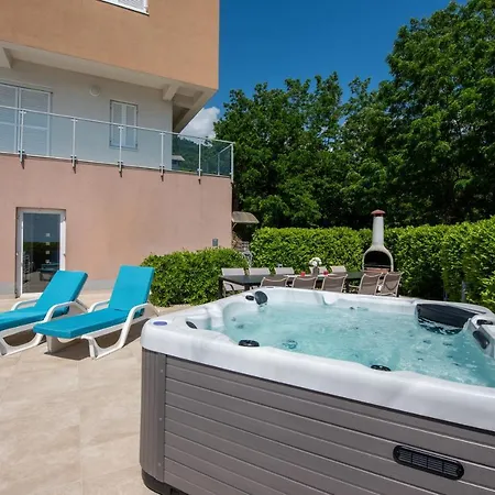 فيلة Sveti Petar - With Heated Pool And Outdoor Jacuzzi أوباتيا