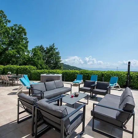Sveti Petar - With Heated Pool And Outdoor Jacuzzi فيلة أوباتيا