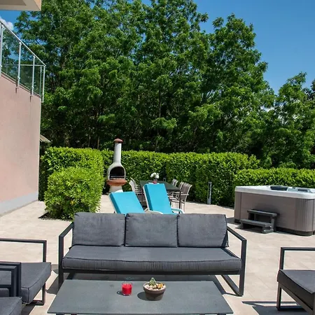 빌라 Sveti Petar - With Heated Pool And Outdoor Jacuzzi *