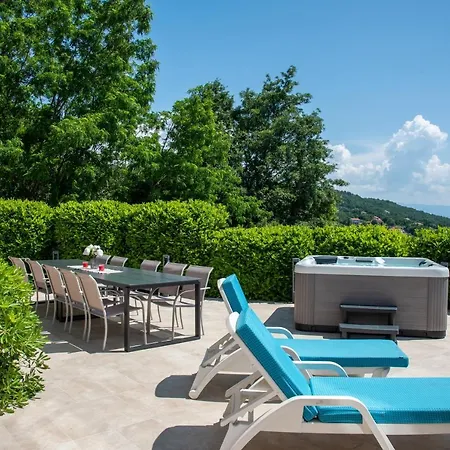 Sveti Petar - With Heated Pool And Outdoor Jacuzzi فيلة
