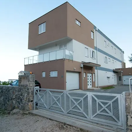 Sveti Petar - With Heated Pool And Outdoor Jacuzzi فيلة أوباتيا