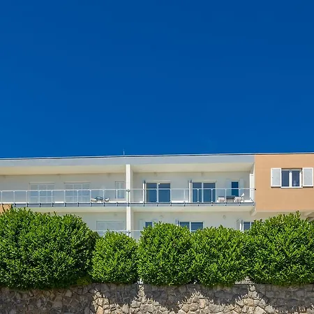 Sveti Petar - With Heated Pool And Outdoor Jacuzzi فيلة أوباتيا