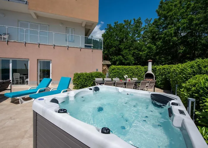 Sveti Petar - With Heated Pool And Outdoor Jacuzzi 오파티아