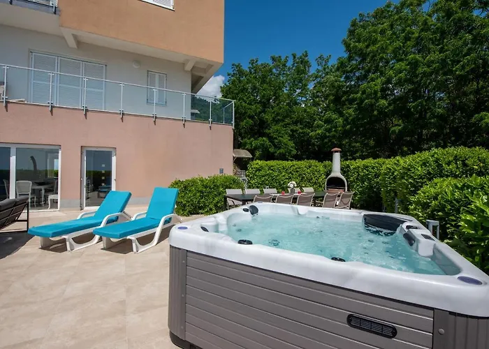빌라 Sveti Petar - With Heated Pool And Outdoor Jacuzzi 오파티아