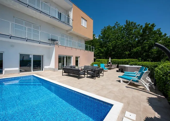 빌라 Sveti Petar - With Heated Pool And Outdoor Jacuzzi 오파티아